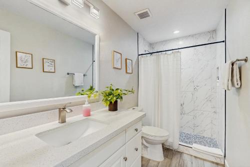 Ένα μπάνιο στο Desert Oasis Condo