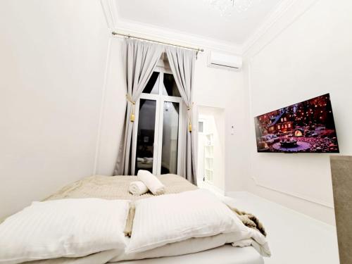 Ένα ή περισσότερα κρεβάτια σε δωμάτιο στο Poznaj Mickiewicza 4