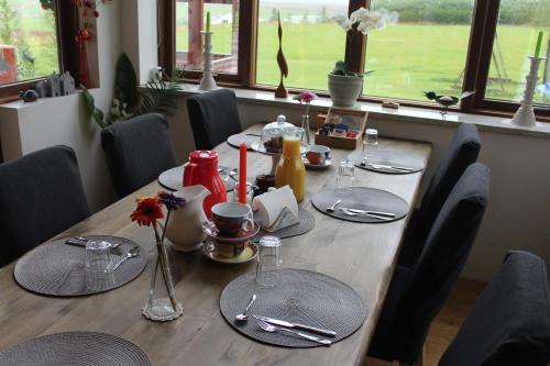 Imagen de la galería de Great View Guesthouse - Jódísartún 4, en Eyjafjaroarsveit