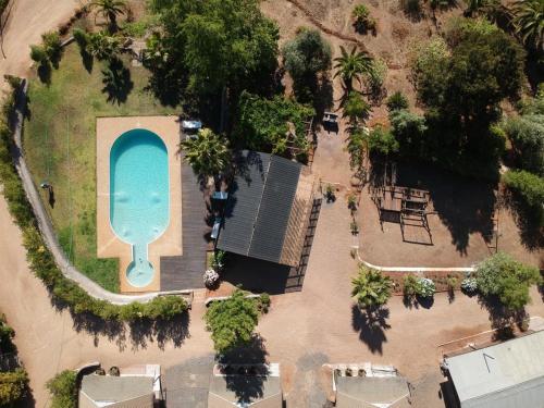 an overhead view of a swimming pool in a yard at Cabañas Antumalen Vichuquén in Lago Vichuquen