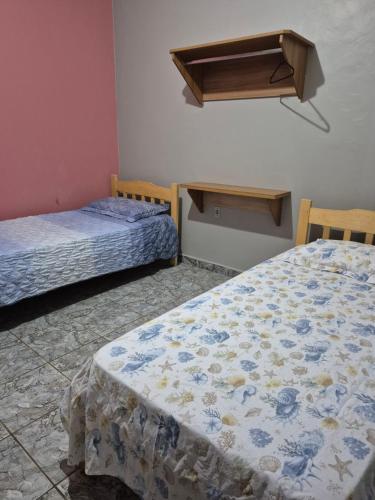 En eller flere senge i et værelse på Apartamento espaçoso em Cuiabá