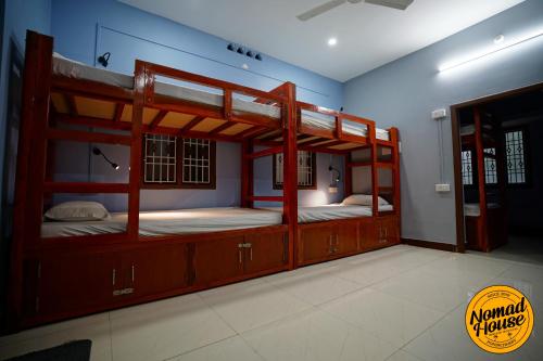 Ένα ή περισσότερα κρεβάτια σε δωμάτιο στο Nomad House Pondicherry