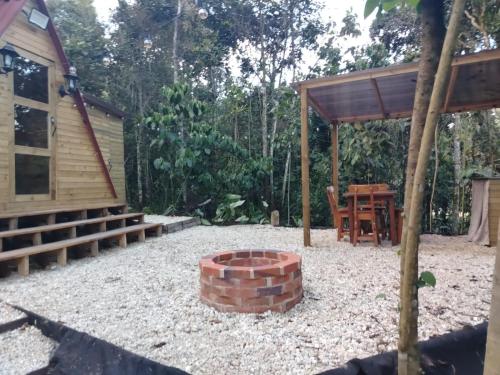 Κήπος έξω από το Almonte Glamping