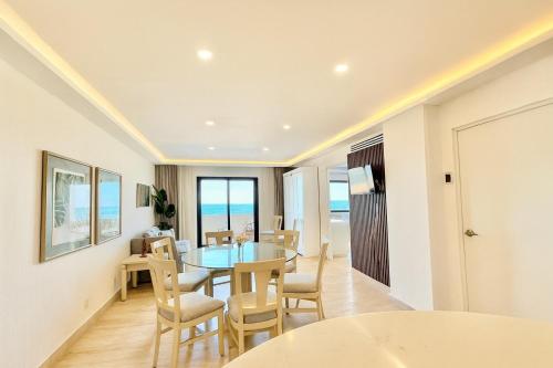 a dining room with a table and chairs at Oceanfront Paradise in Cancun Hotel Zone in Cancún