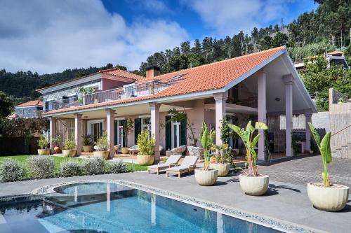 La alberca dentro o cerca de Yeotown Madeira Wellness Hotel and Nature Stay