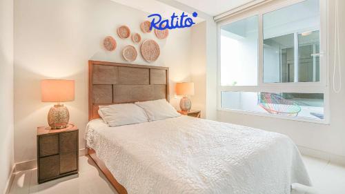 En eller flere senge i et værelse på Torre KU 2BR Sofa Bed Balcony City Views