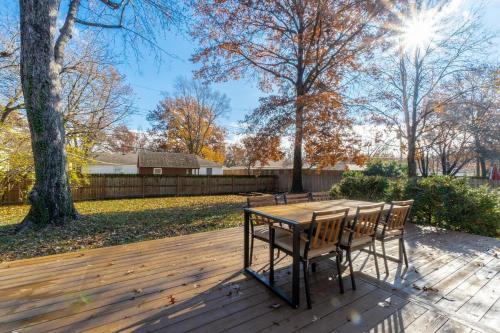 Φωτογραφία από το άλμπουμ του Nall Hills Gem! Great location & new interior! σε Όβερλαντ Παρκ