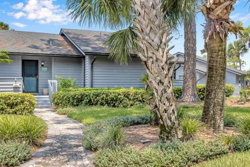 Foto dalla galleria di Sandy Dunes - Cozy 3BR w beach, pool & sunroom a Ponte Vedra Beach