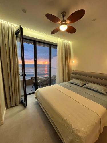 Ένα ή περισσότερα κρεβάτια σε δωμάτιο στο Sea View Dream Apartment in BambooBeach Tsikhisdziri