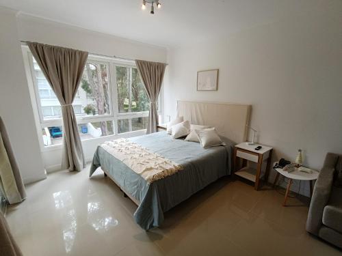 Giường trong phòng chung tại Monoambiente en Green Park Solanas Punta del este