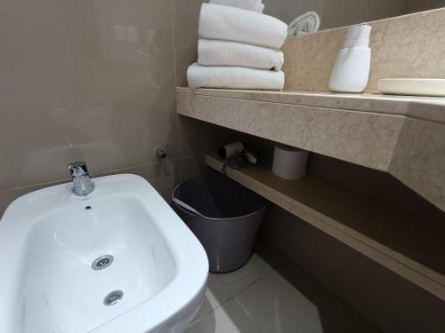 Phòng tắm tại Monoambiente en Green Park Solanas Punta del este