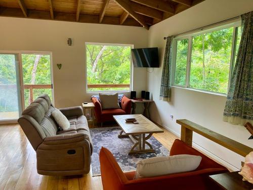 Χώρος καθιστικού στο Tropical Jungle House