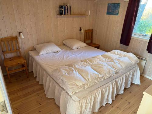 Una cama o camas en una habitación de Inviting Summer House On Scenic Røsnæs