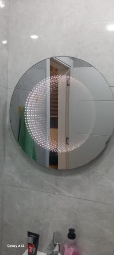 a large circular mirror in a room with a table at غزو 15 in Aydūn
