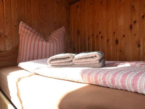 Ένα ή περισσότερα κρεβάτια σε δωμάτιο στο Holiday home in Süttorf with swimming pool