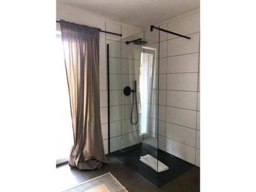 Phòng tắm tại Garden house in the manor house