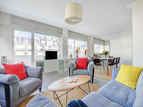 Exceptional 3BDR 6P apt - View of the Eiffel Tower