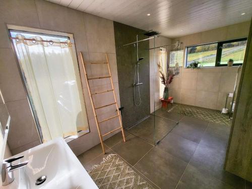 Ένα μπάνιο στο 9 person holiday home in Øverbygd