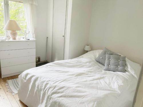 Ένα ή περισσότερα κρεβάτια σε δωμάτιο στο 4 star holiday home in VÄRMDÖ