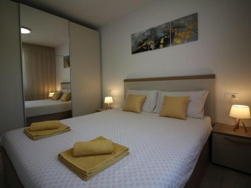 Postel nebo postele na pokoji v ubytování Holiday home in Zminj with swimming pool