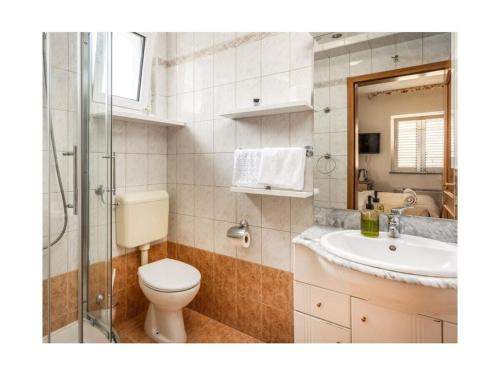 Et badeværelse på Apartment Villa Ana Selce