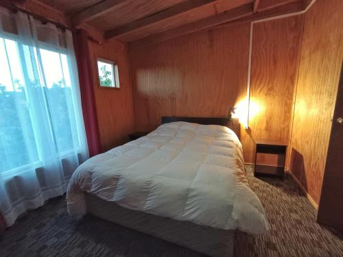 Ένα ή περισσότερα κρεβάτια σε δωμάτιο στο Cabañas Ross