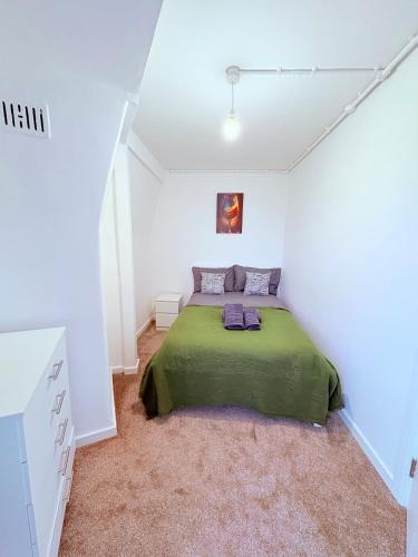 LUXURY 3 BED FLAT for 8 people close to Chelsea Stadium 5 min from the main station photo 39