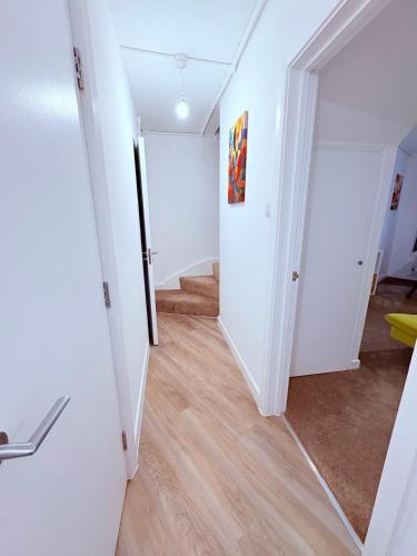 LUXURY 3 BED FLAT for 8 people close to Chelsea Stadium 5 min from the main station photo 69
