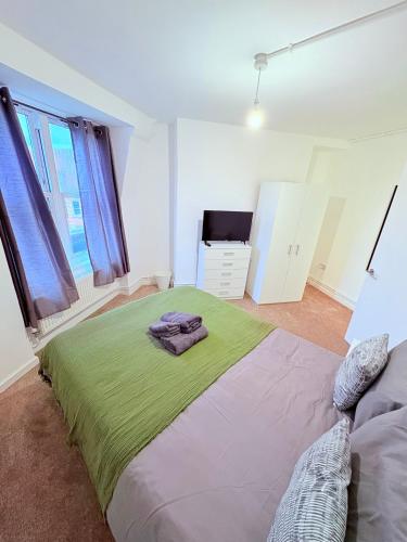 LUXURY 3 BED FLAT for 8 people close to Chelsea Stadium 5 min from the main station photo 8