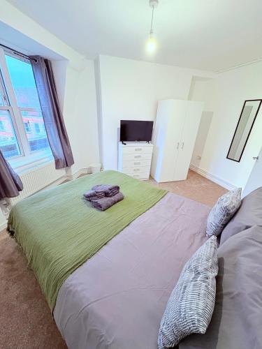 LUXURY 3 BED FLAT for 8 people close to Chelsea Stadium 5 min from the main station photo 71