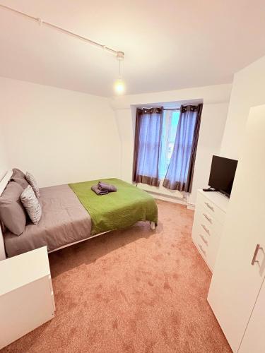 LUXURY 3 BED FLAT for 8 people close to Chelsea Stadium 5 min from the main station photo 76