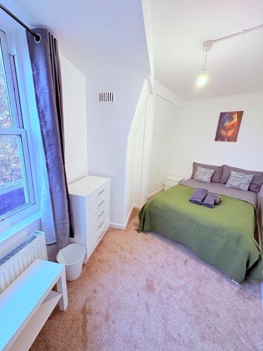 LUXURY 3 BED FLAT for 8 people close to Chelsea Stadium 5 min from the main station photo 75