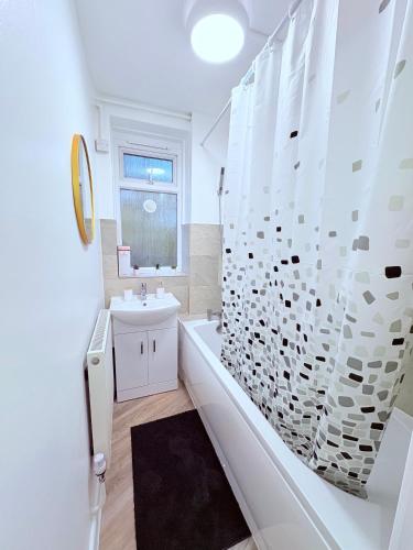 LUXURY 3 BED FLAT for 8 people close to Chelsea Stadium 5 min from the main station photo 94
