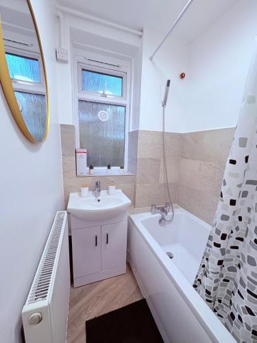 LUXURY 3 BED FLAT for 8 people close to Chelsea Stadium 5 min from the main station photo 51