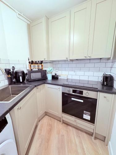 LUXURY 3 BED FLAT for 8 people close to Chelsea Stadium 5 min from the main station photo 95