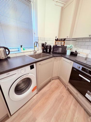 LUXURY 3 BED FLAT for 8 people close to Chelsea Stadium 5 min from the main station photo 96