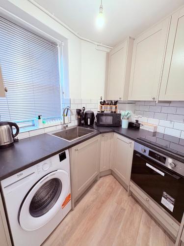 LUXURY 3 BED FLAT for 8 people close to Chelsea Stadium 5 min from the main station photo 99
