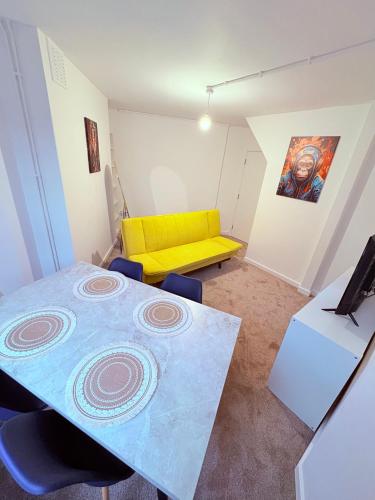 LUXURY 3 BED FLAT for 8 people close to Chelsea Stadium 5 min from the main station photo 100