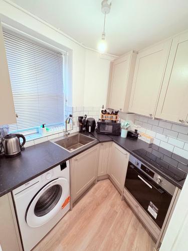 LUXURY 3 BED FLAT for 8 people close to Chelsea Stadium 5 min from the main station photo 98
