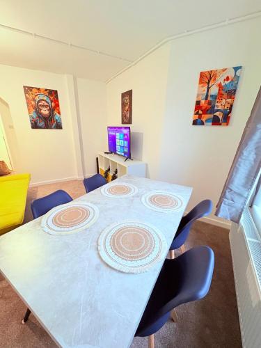 LUXURY 3 BED FLAT for 8 people close to Chelsea Stadium 5 min from the main station photo 103