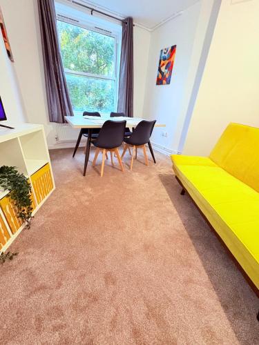 LUXURY 3 BED FLAT for 8 people close to Chelsea Stadium 5 min from the main station photo 106