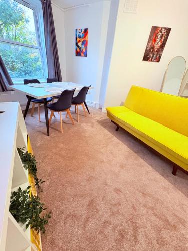 LUXURY 3 BED FLAT for 8 people close to Chelsea Stadium 5 min from the main station photo 105