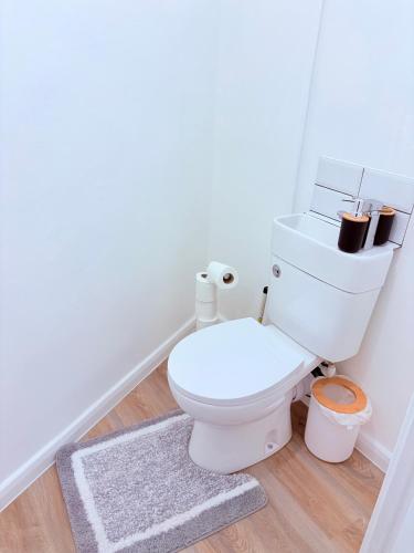 LUXURY 3 BED FLAT for 8 people close to Chelsea Stadium 5 min from the main station photo 108