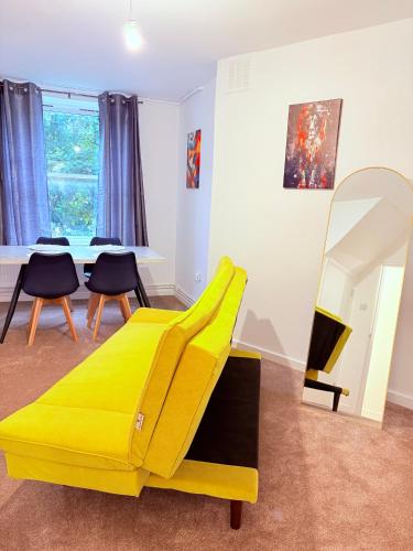 LUXURY 3 BED FLAT for 8 people close to Chelsea Stadium 5 min from the main station photo 109