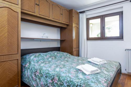 Apartments with parking space Stinjan, Pula - 7368