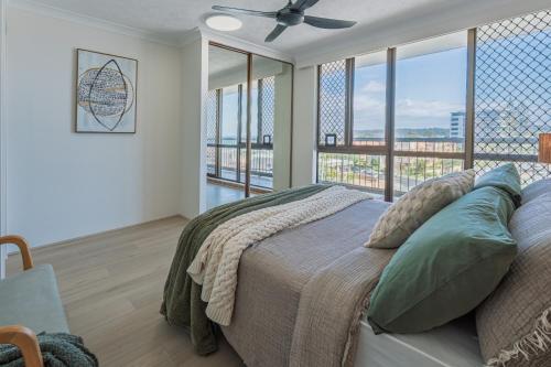 Ένα ή περισσότερα κρεβάτια σε δωμάτιο στο Beach Palms Holiday Apartments