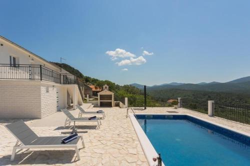 Family friendly house with a swimming pool Vrpolje, Sibenik - 25004