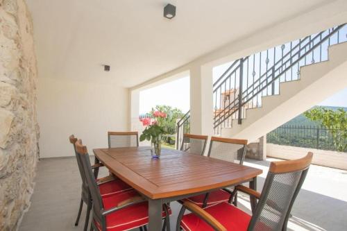 Family friendly house with a swimming pool Vrpolje, Sibenik - 25004