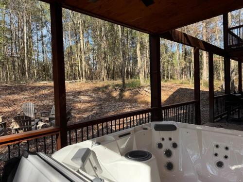 Φωτογραφία από το άλμπουμ του The Gorgeous New Skyfall Cabin Sleeps 10 in Style! σε Broken Bow