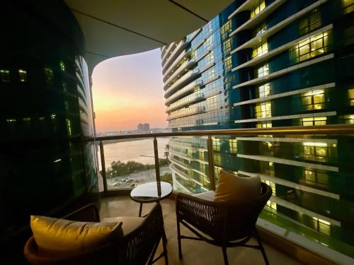 Een zitgedeelte bij Luxury 1BR with Nile View at Hilton Hotel